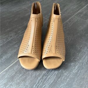 Elegant Tan Peep-Toe Ankle Boots